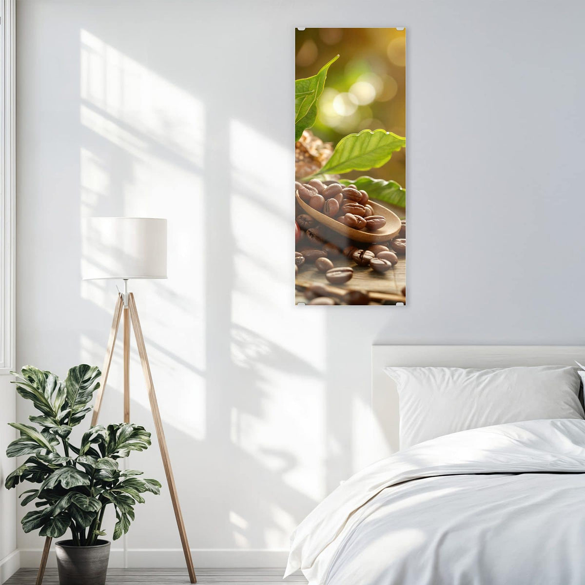 Glasbild Rote Kaffeekirschen an der Wand – Kaffeebohnen mit grünen Blättern, Jutesack und zwei roten Kaffeekirschen