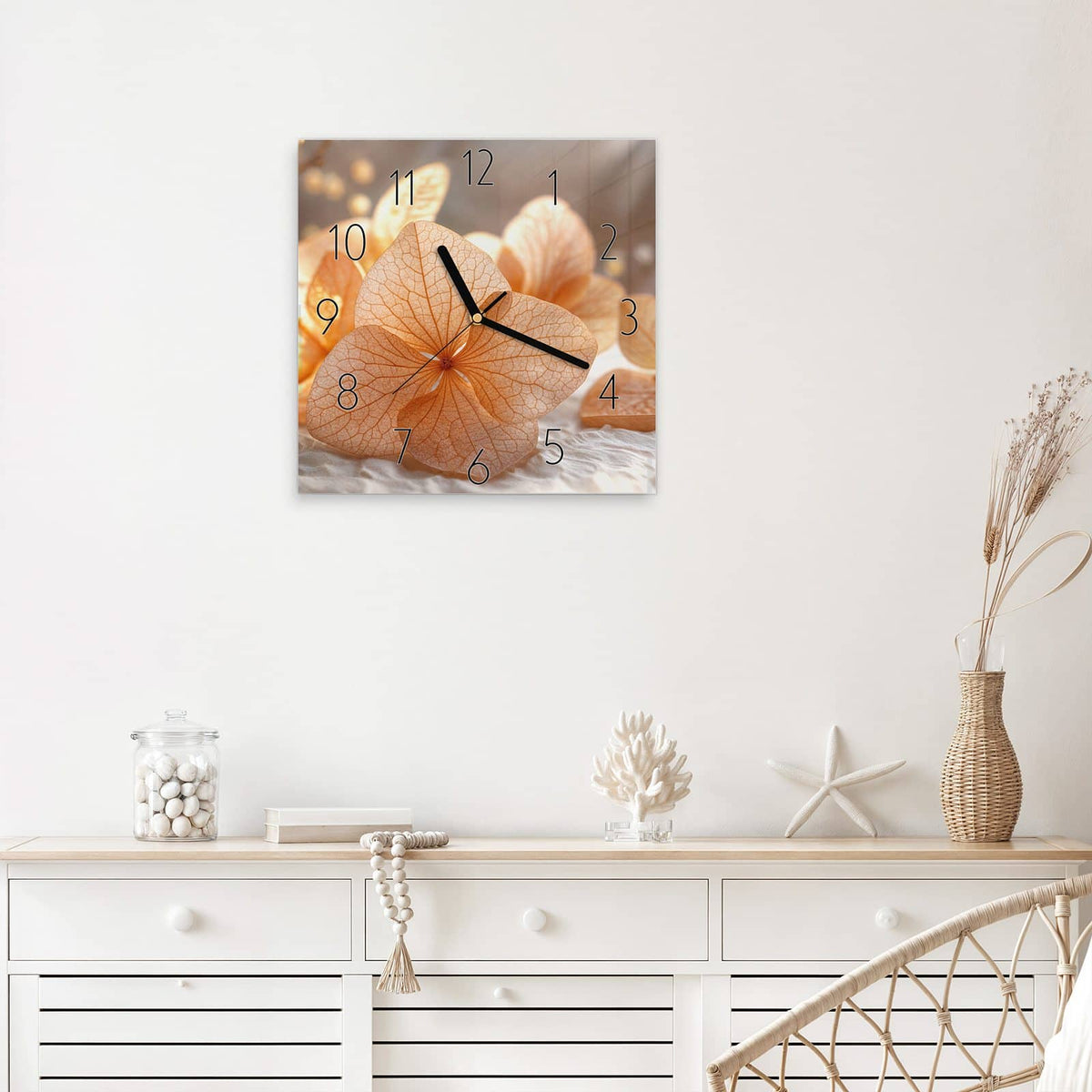 Wanduhr Hortensie in Apricot aus Glas – Quadratisch 30 × 30 cm – Apricotfarbene Hortensienblüten