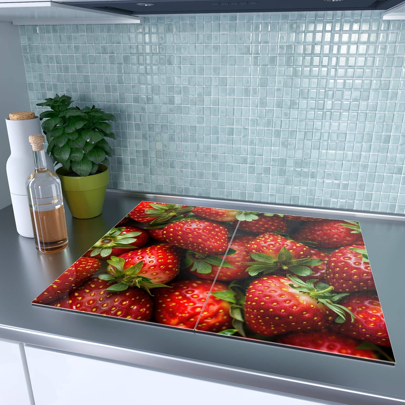 2-teilige Abdeckplatte Ceranfeld mit Frische Erdbeeren-Motiv auf dem Ceranfeld