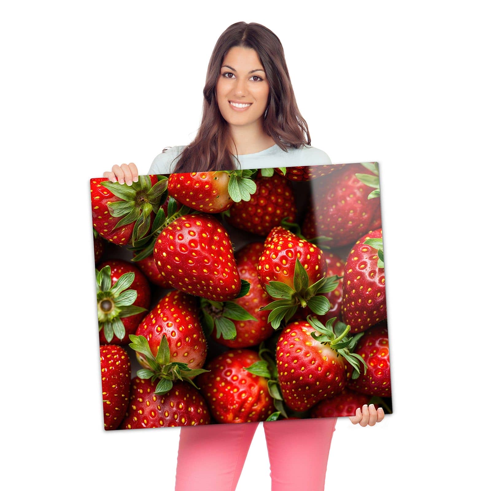 Herdabdeckplatte mit Frische Erdbeeren-Motiv wird zur Größendarstellung gehalten