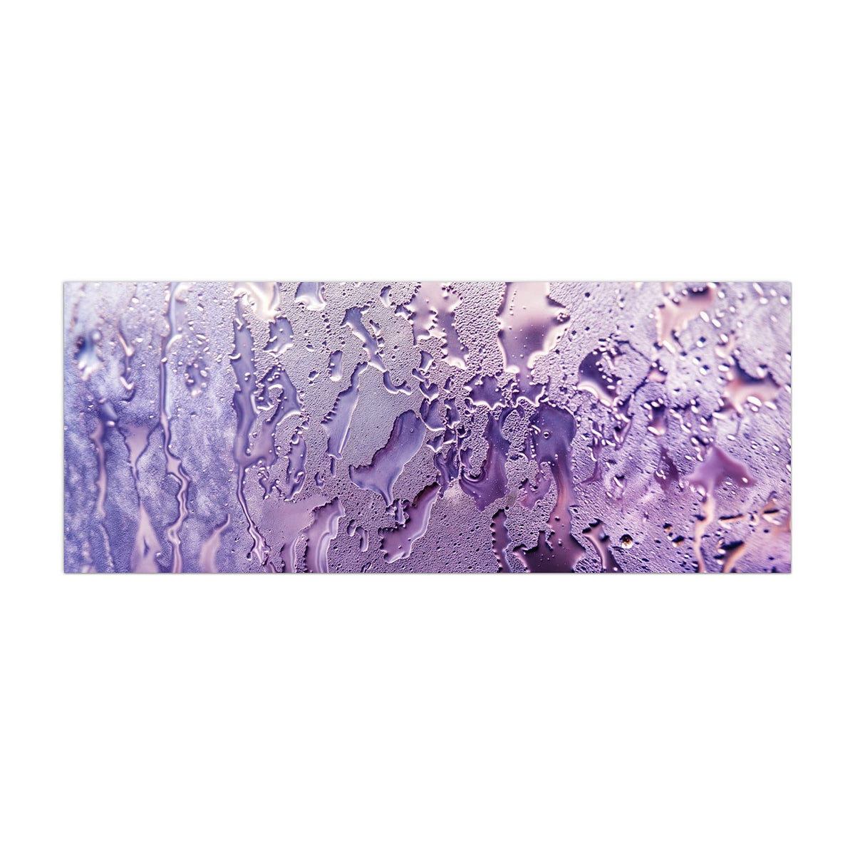 Küchenrückwand aus Glas Kondenstropfen in Lila im Hochformat, Motiv bildfüllend von vorn