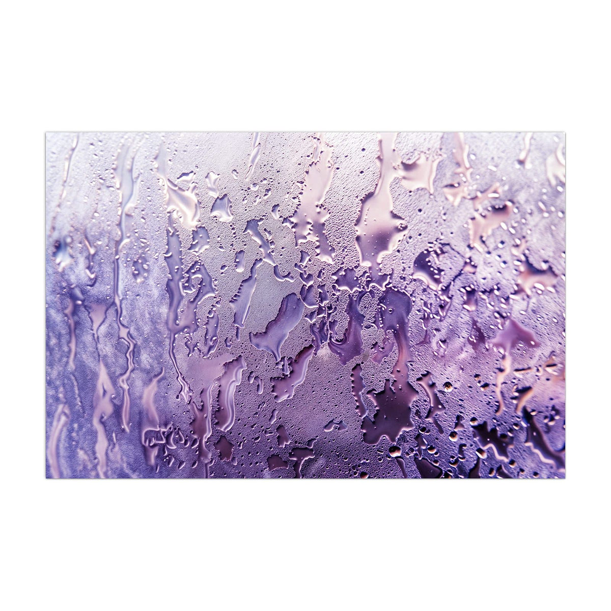 Küchenrückwand aus Glas Kondenstropfen in Lila im Hochformat, Motiv bildfüllend von vorn