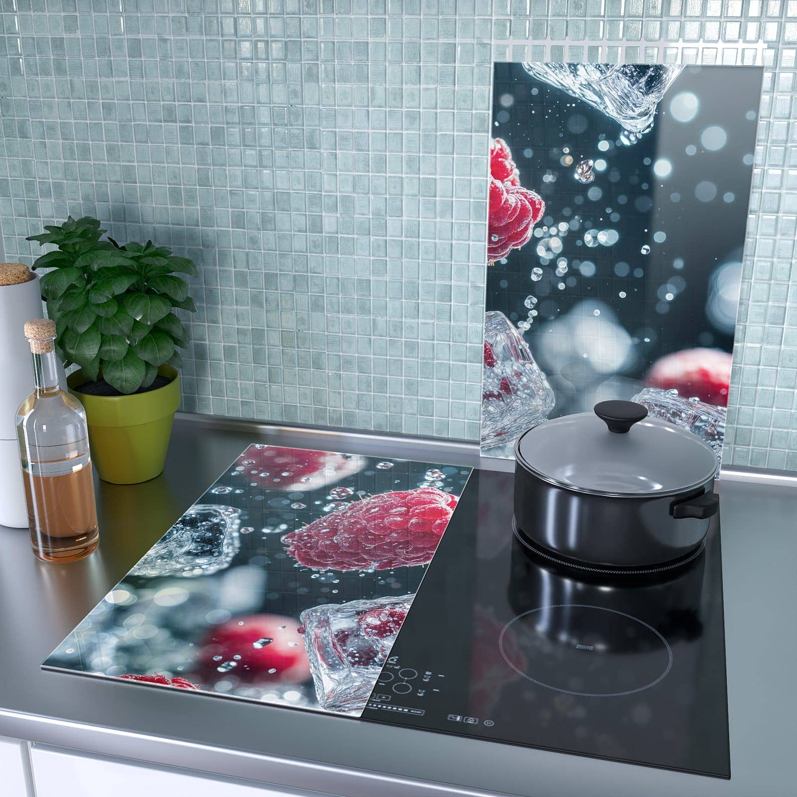 2-teilige Abdeckplatte für Ceranfeld mit Himbeeren im Regen-Motiv als Spritzschutz hinter dem Kochfeld