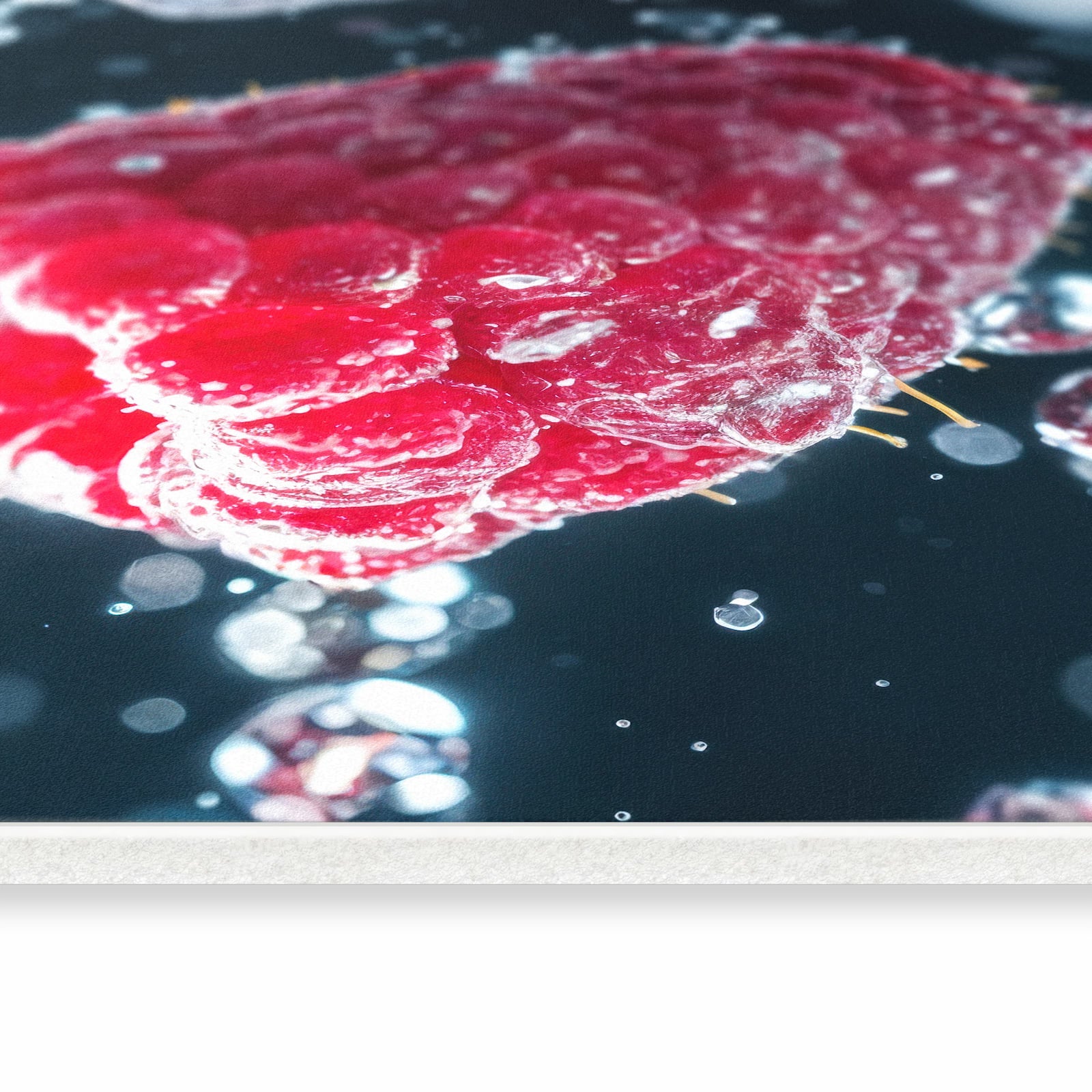 Pflegeleichter Küchenteppich mit Motiv Himbeeren im Regen in seitlicher Ansicht