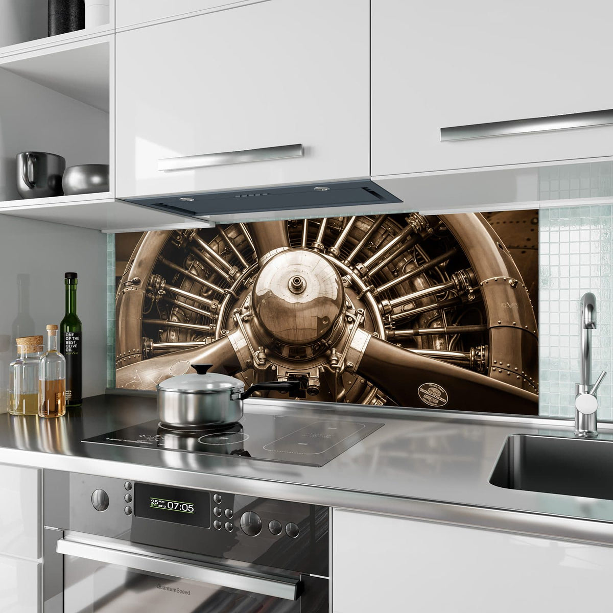 Küchenrückwand aus Glas Sternmotor in Sepia im Hochformat als Spritzschutz hinter dem Kochfeld, über dem Fliesenspiegel montiert