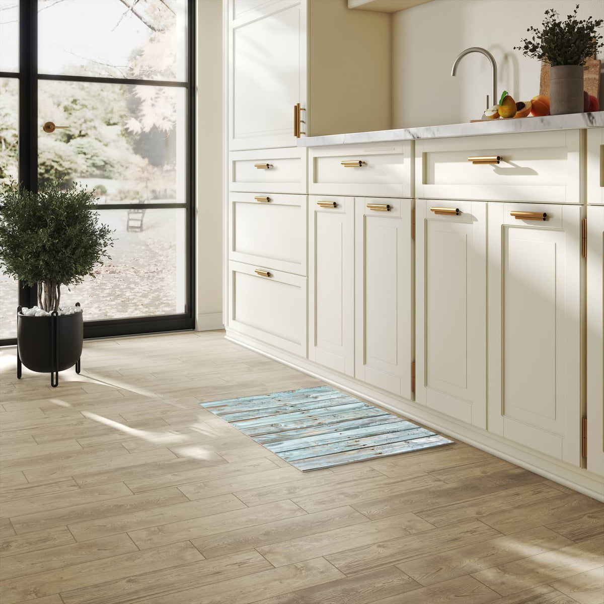 Hygienischer rutschfester Küchenteppich mit Motiv Holz von Verwittertes in heller Küche