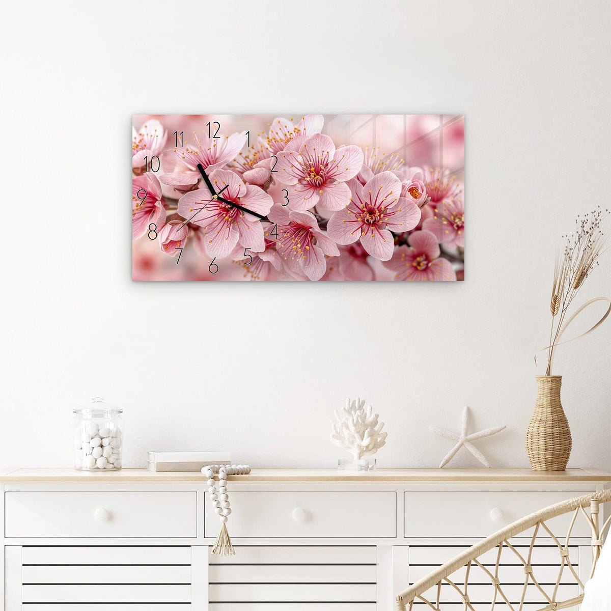 Wanduhr Kirschblütenzweig aus Glas – Querformat 60 × 30 cm – Zartrosa Kirschblüten in Nahaufnahme