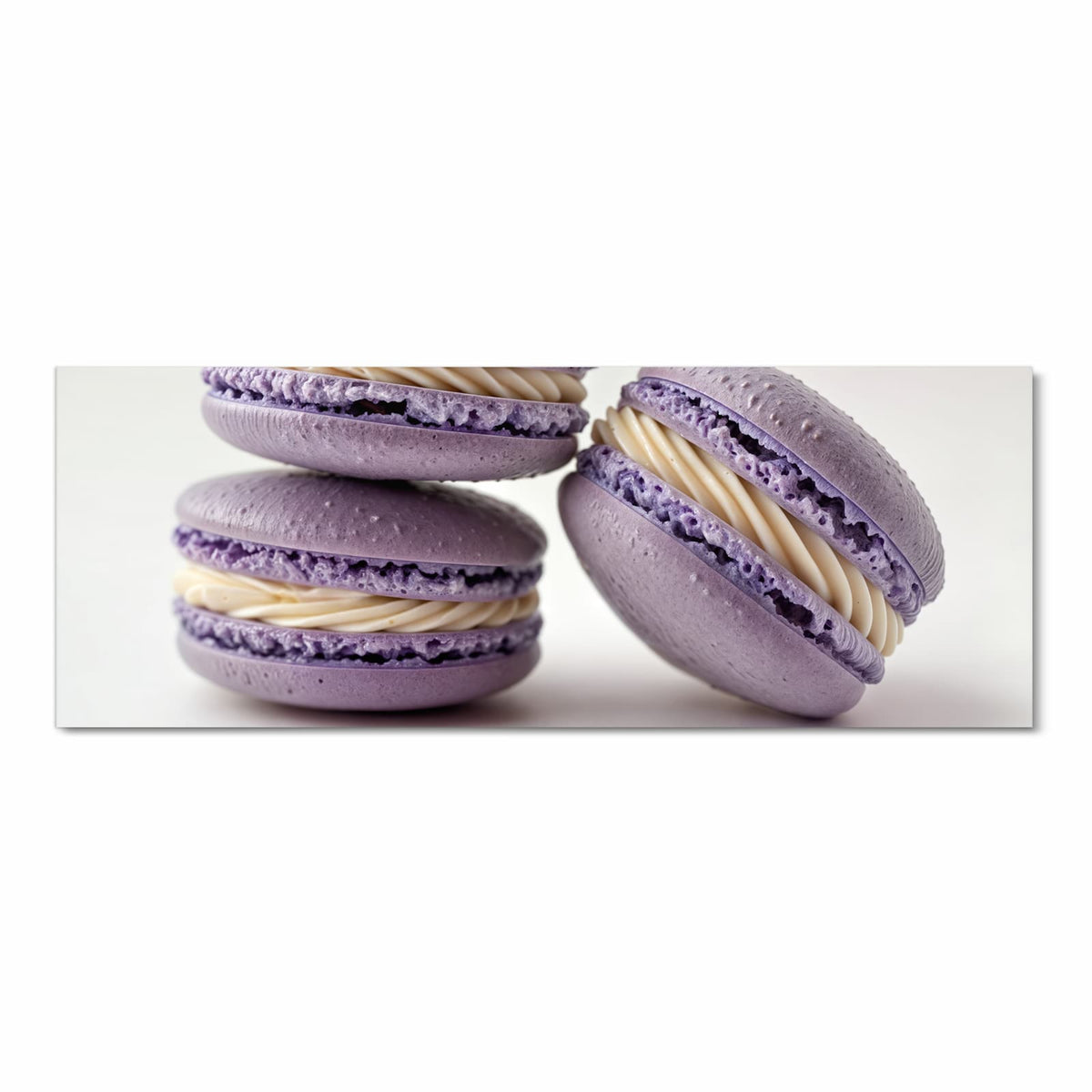 Farbbeständiger dünner Küchenteppich mit Motiv Lila Macarons in Frontansicht, waschbar