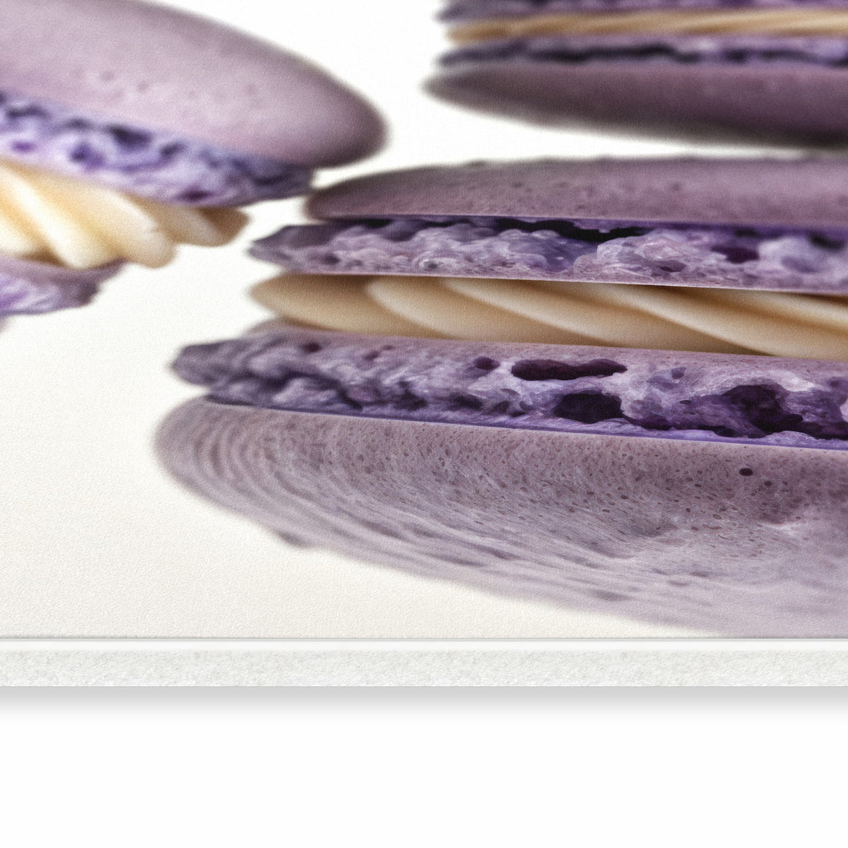 Wasserabweisender moderner Küchenläufer mit Motiv Lila Macarons in seitlicher Ansicht