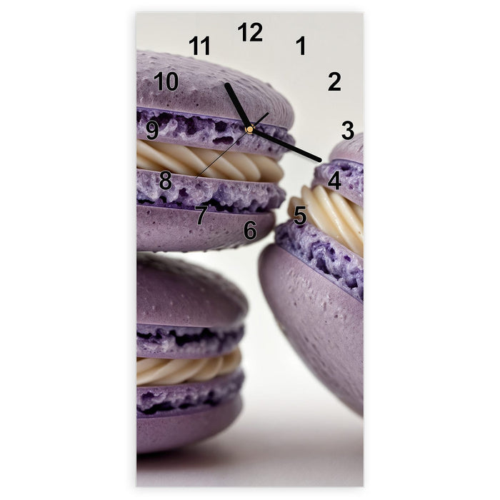 Wanduhr Lila Macarons aus Glas – Hochformat 30 × 60 cm mit Ziffernblatt Modern