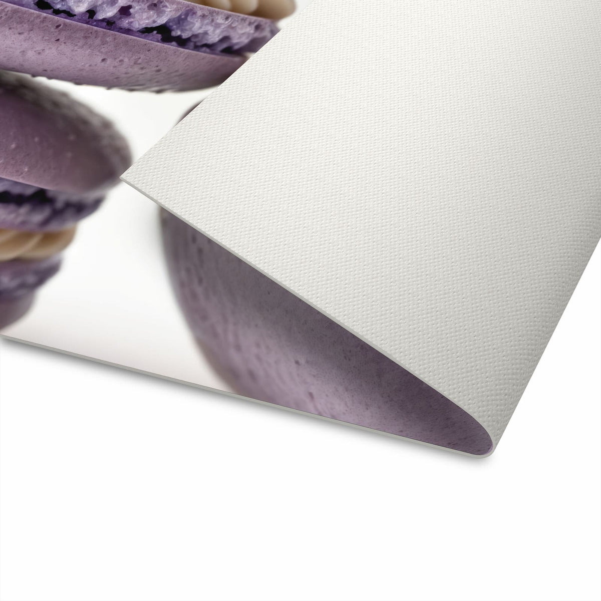 Langlebiger Küchenteppich mit Motiv Lila Macarons in moderner Küche