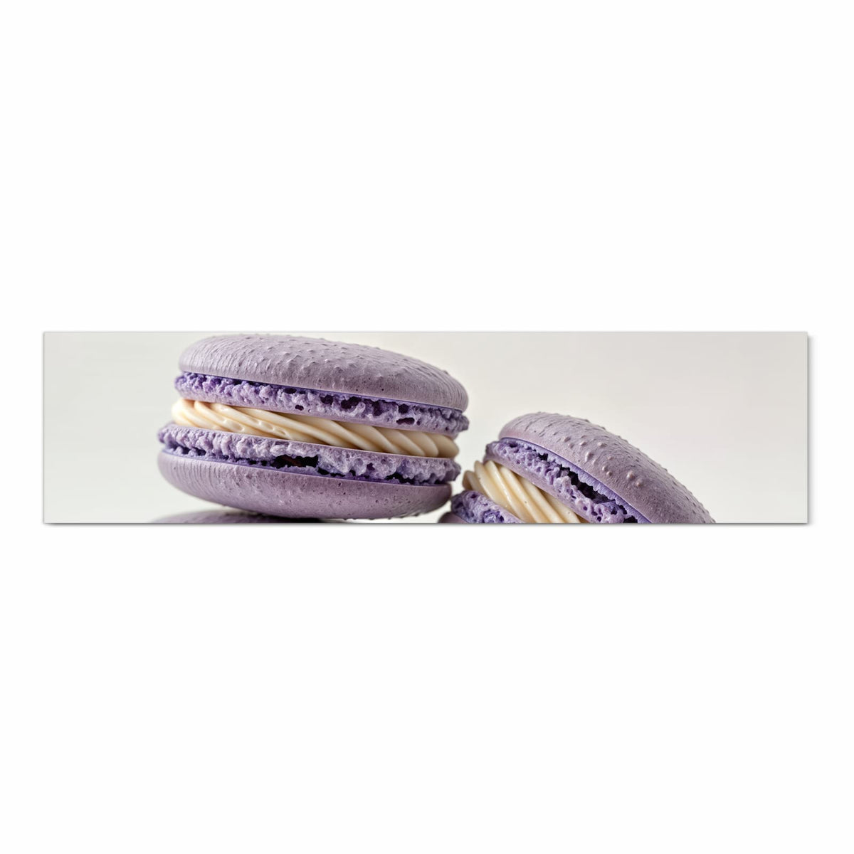 Waschbarer Küchenläufer mit Motiv Lila Macarons in Frontansicht
