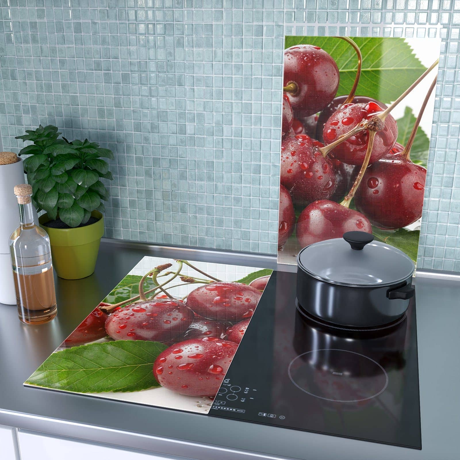 2-teilige Herdabdeckplatte für Induktion mit Frische Kirschen Nahaufnahme-Motiv als Spritzschutz hinter dem Kochfeld