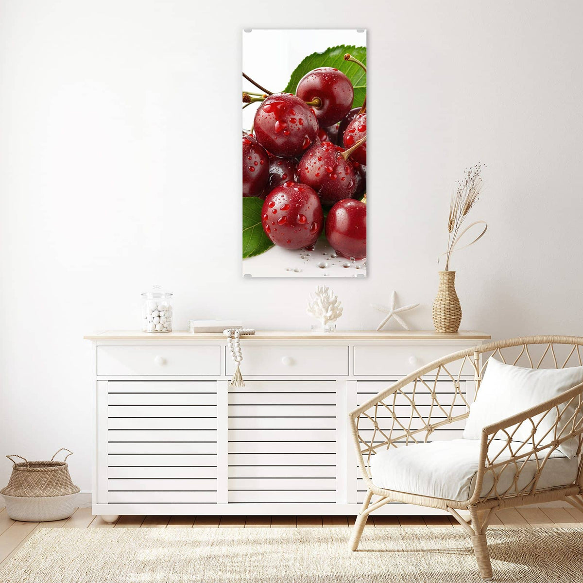 Glasbild Kirschen mit Tautropfen an der Wand – Glänzende dunkelrote Kirschen mit Stielen und Wassertropfen zwischen grünen Blättern