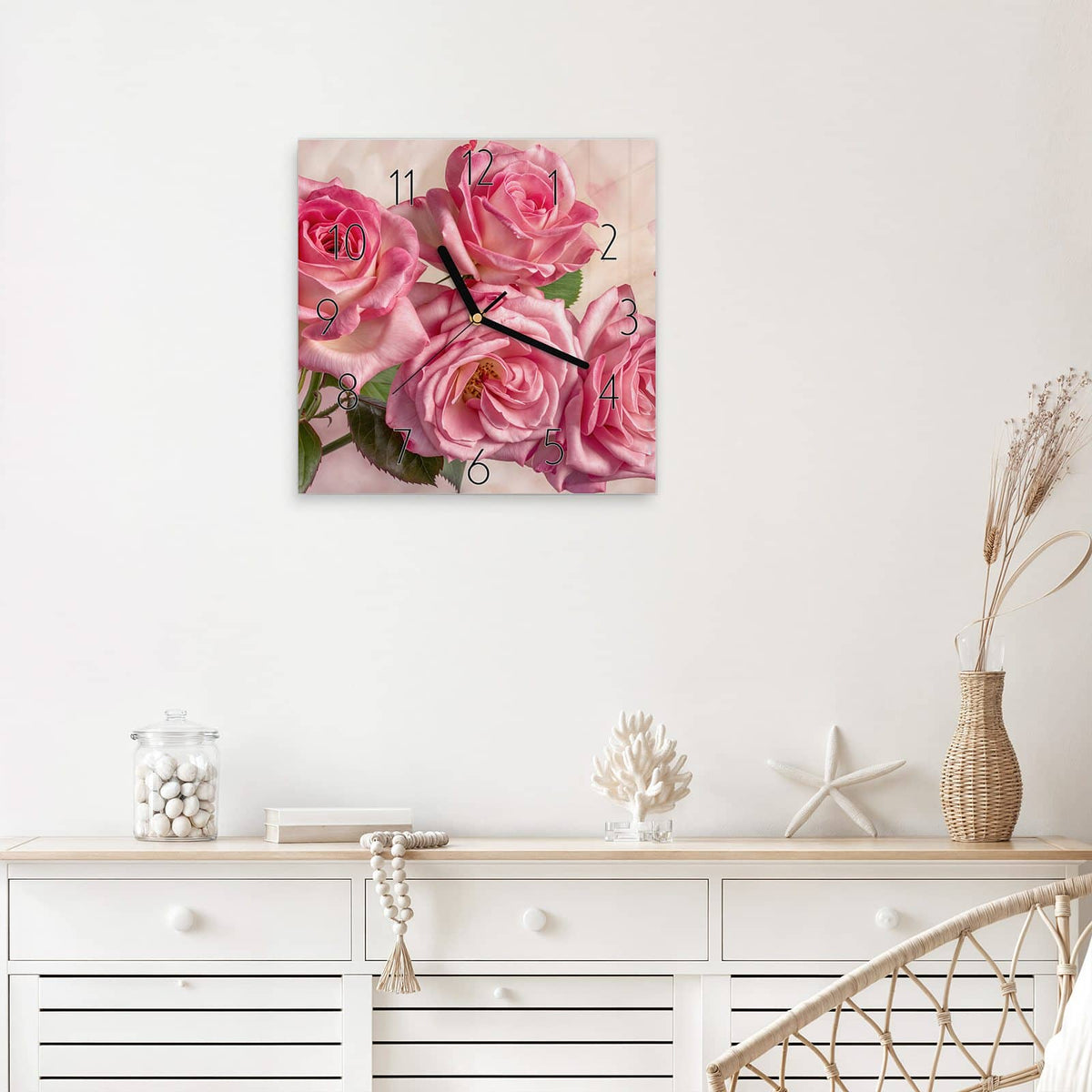 Wanduhr Rosenblütenpracht aus Glas – Quadratisch 30 × 30 cm – Rosa Rosen mit zarten Herzen