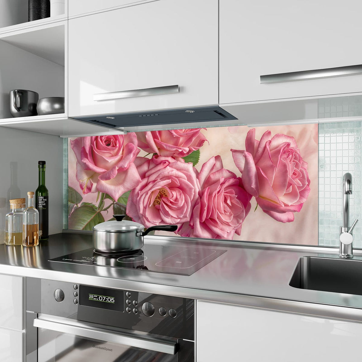 Küchenrückwand aus Glas Rosa Rosenblüten im Hochformat als Spritzschutz hinter dem Kochfeld, über dem Fliesenspiegel montiert