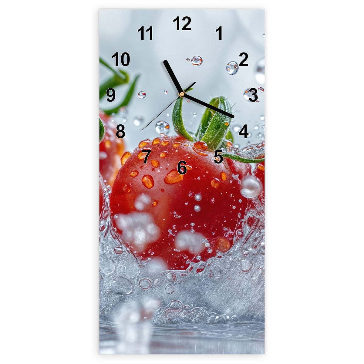 Wanduhr aus Glas, Ziffernblatt Modern mit Motiv Tomaten im Wasser: Drei rote Strauchtomaten, die in aufspritzendes Wasser eintauchen, Tropfen in der Luft