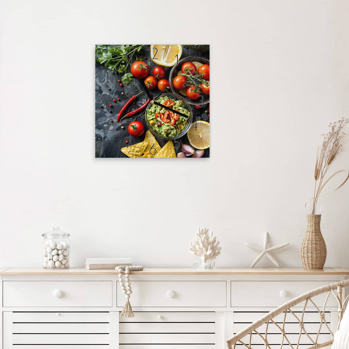 Wanduhr Guacamole mit Nachos aus Glas – Quadratisch 30 × 30 cm – Guacamole mit Chips auf Schiefer