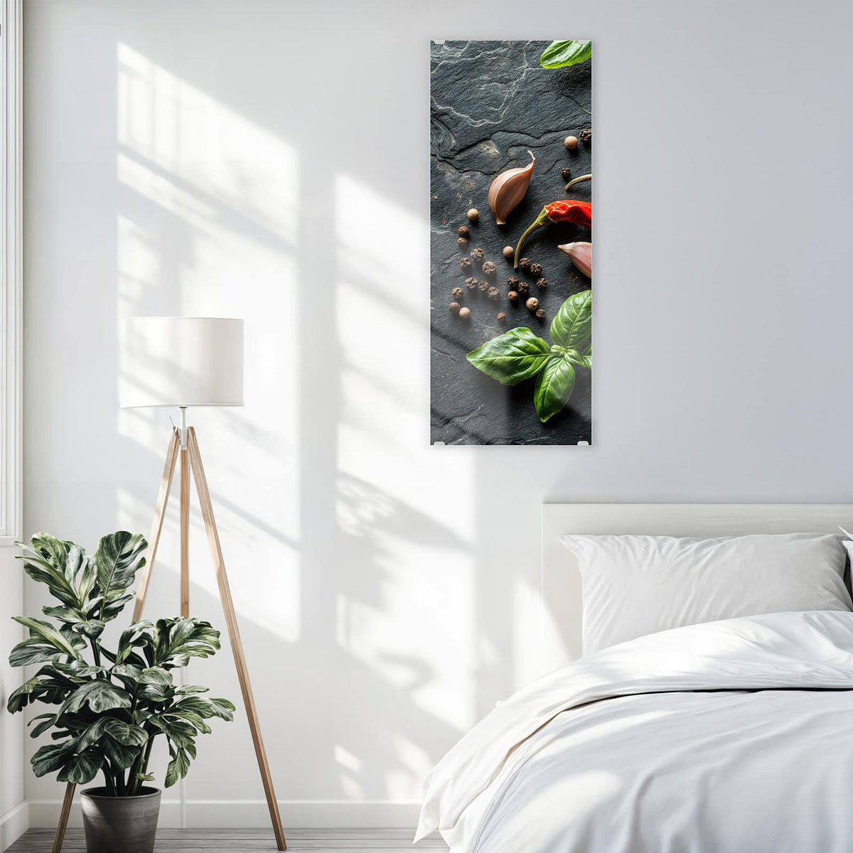 Glasbild Gewürze in Silberlöffeln an der Wand – Antike Silberlöffel mit Pfeffermix, Kurkuma und grobem Salz auf Schiefer, dazu Chilis und Basilikum