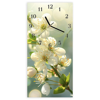 Wanduhr mit dem Motiv Weiße Blüten vor Grün