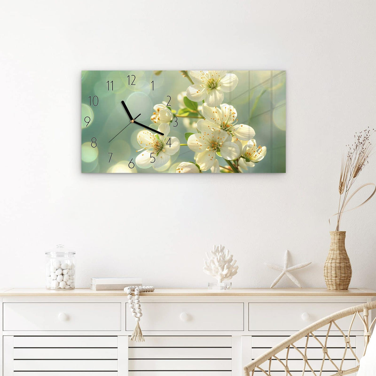Wanduhr Frühling erwacht aus Glas – Querformat 60 × 30 cm – Weiße Blüten vor grünblauem Bokeh