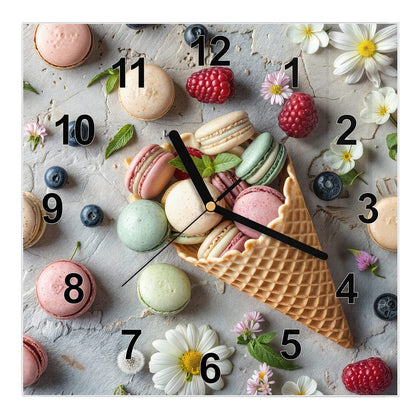 Wanduhr Quadratisch mit dem Motiv Macarons in der Waffel