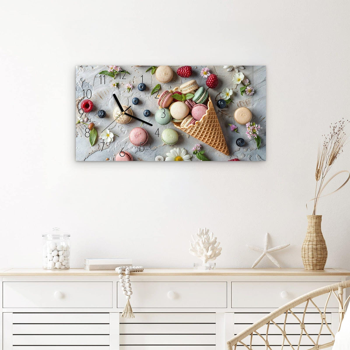 Wanduhr Macarons im Sommer aus Glas – Querformat 60 × 30 cm – Macarons in umgedrehter Eiswaffel