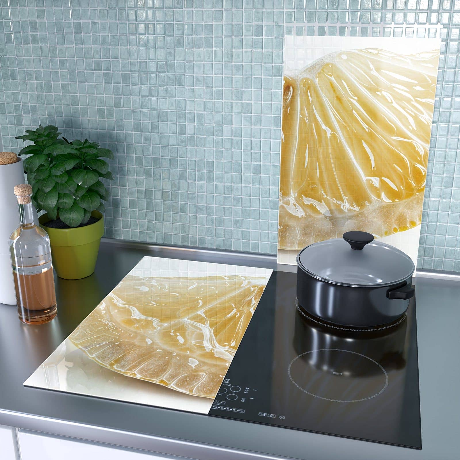 2-teilige Herdabdeckplatte mit Zitronenscheibe-Motiv als Spritzschutz hinter dem Kochfeld