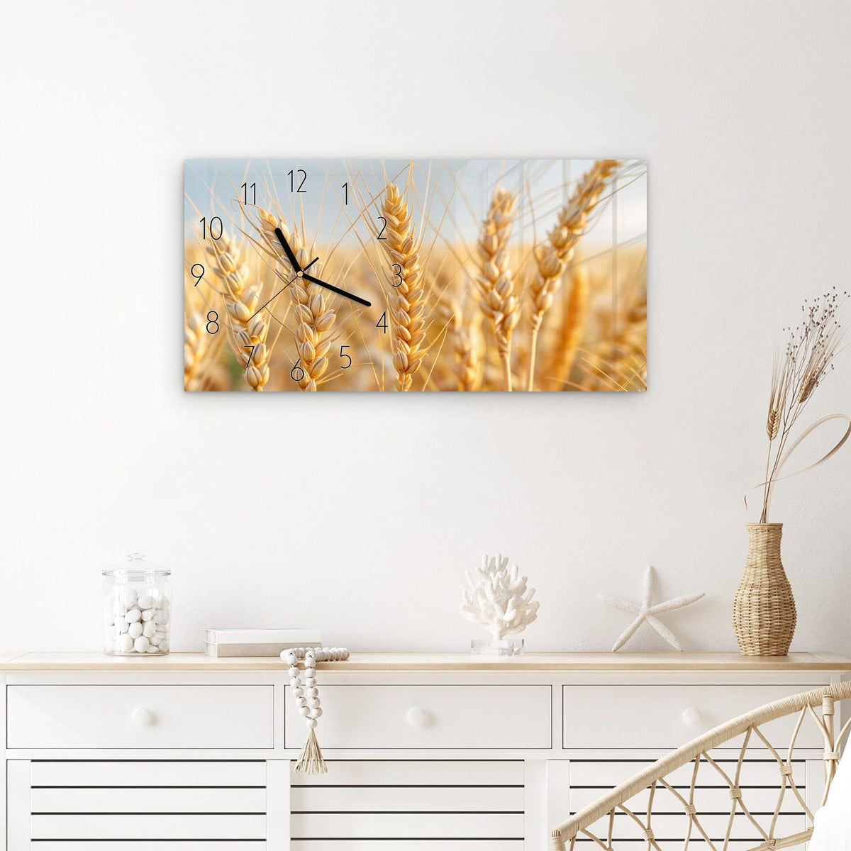 Wanduhr Weizenfeld aus Glas – Querformat 60 × 30 cm – Goldene Ähren unter blauem Himmel