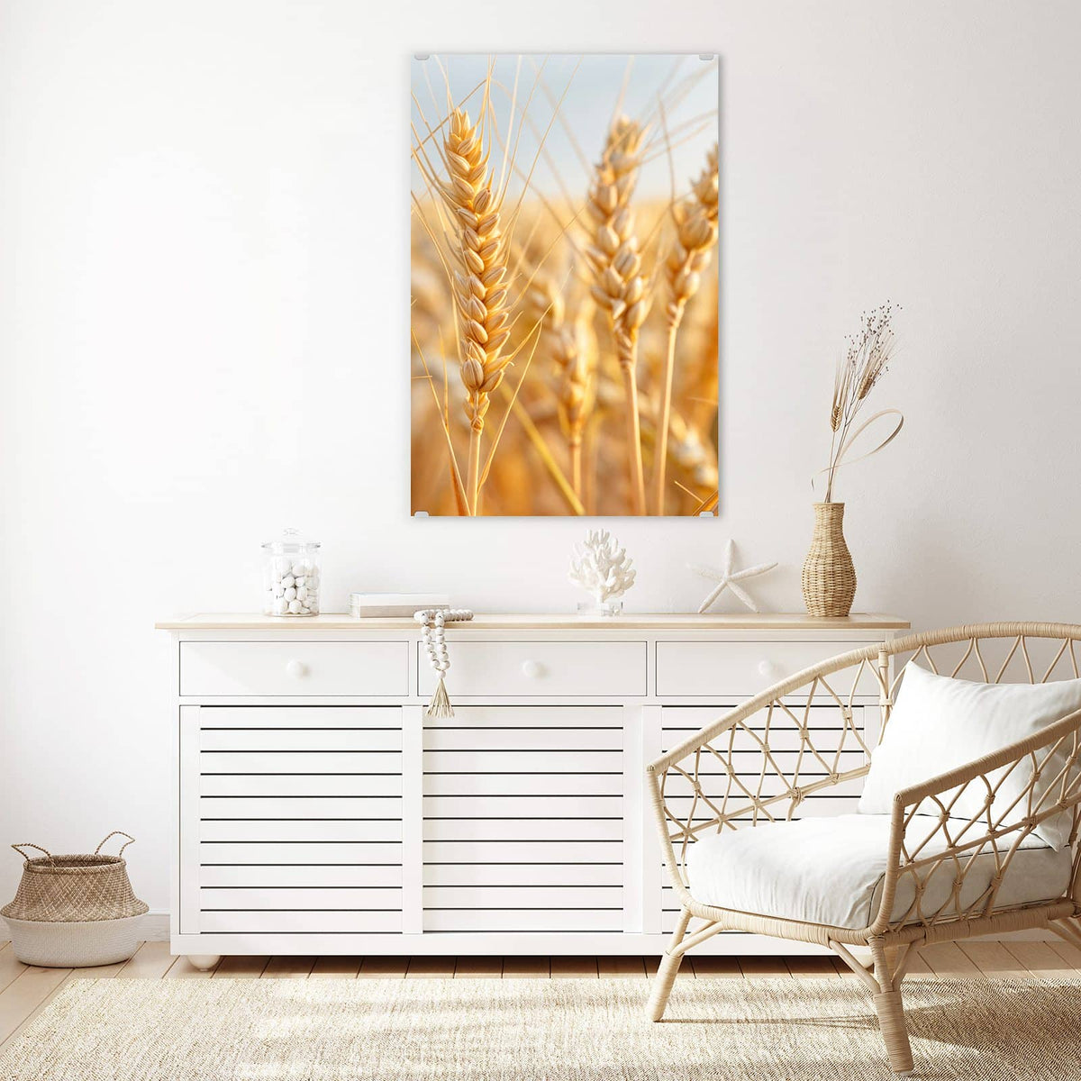 Glasbild Weizenähren am Himmel an der Wand – Goldene Weizenähren in Nahaufnahme vor hellem Himmel