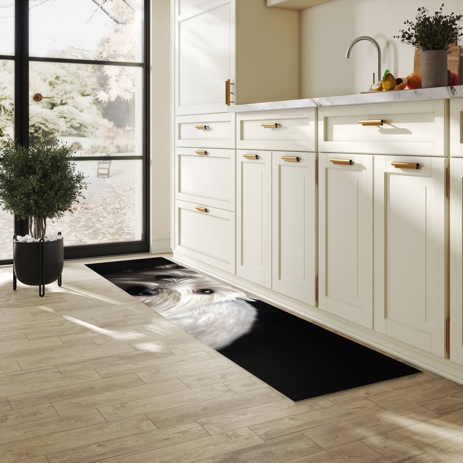 Fleckenresistenter rutschfester Küchenläufer mit Motiv Weisser Hund in heller Küche