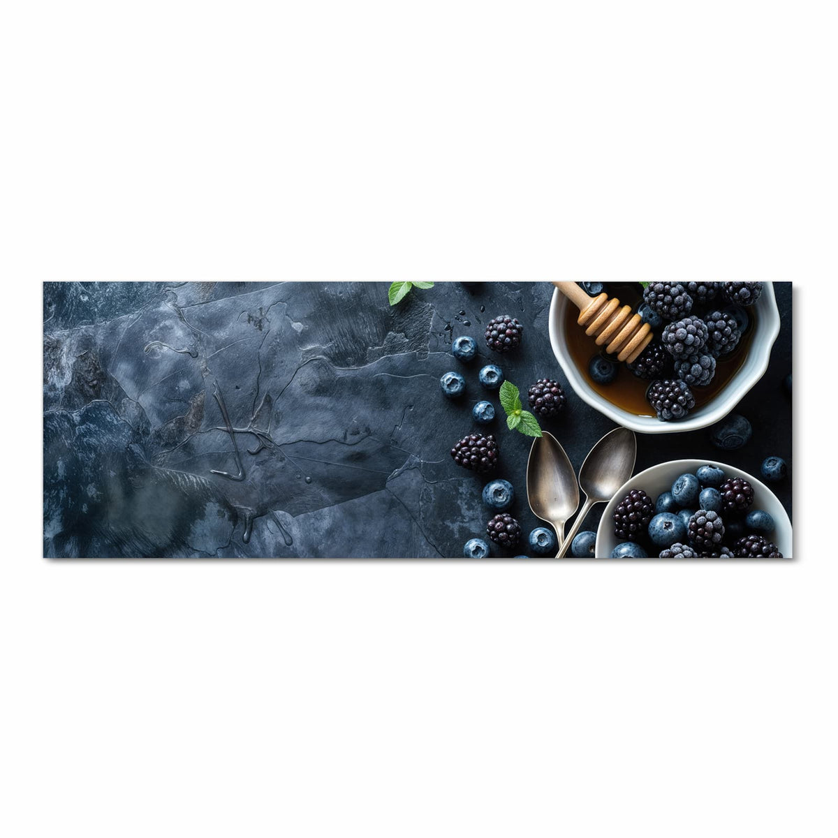 Pflegeleichter Küchenläufer mit Motiv Blaubeeren Stillleben in Frontansicht, rutschfest
