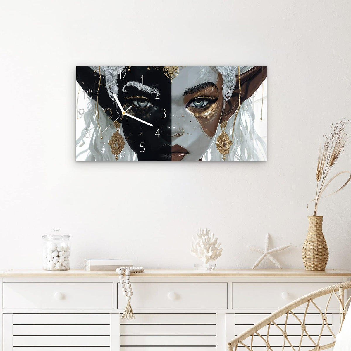 Wanduhr Dualer Elf aus Glas – Querformat 60 × 30 cm – Elfengesicht in Schwarz und Weiß