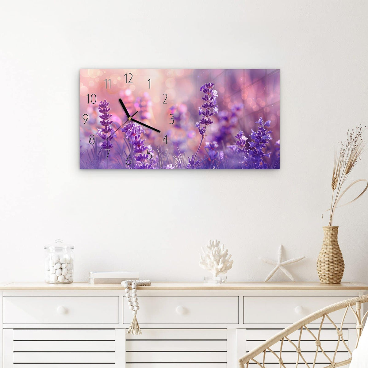 Wanduhr Lavendeltraum aus Glas – Querformat 60 × 30 cm – Lavendel aus der Froschperspektive