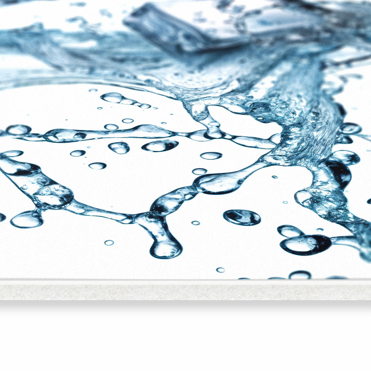 Geruchsneutraler rutschfester Küchenteppich mit Motiv Wasserspritzer in seitlicher Ansicht