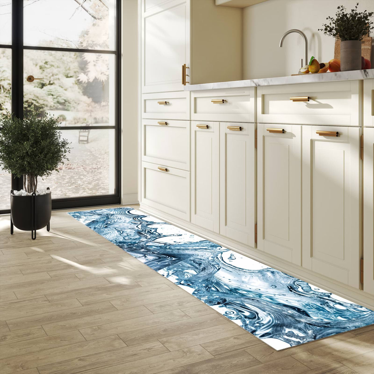 Komfortabler Teppich fürs Esszimmer mit Motiv Wasserspritzer in heller Küche, waschbar