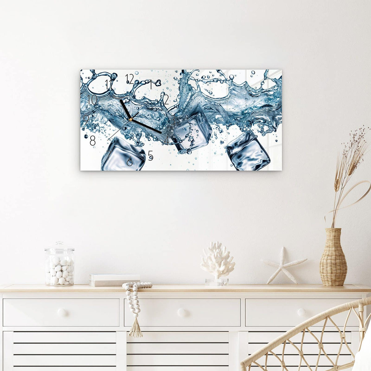 Wanduhr Wasserspritzer aus Glas – Querformat 60 × 30 cm – Fliegende Eiswürfel im Wasserspritzer