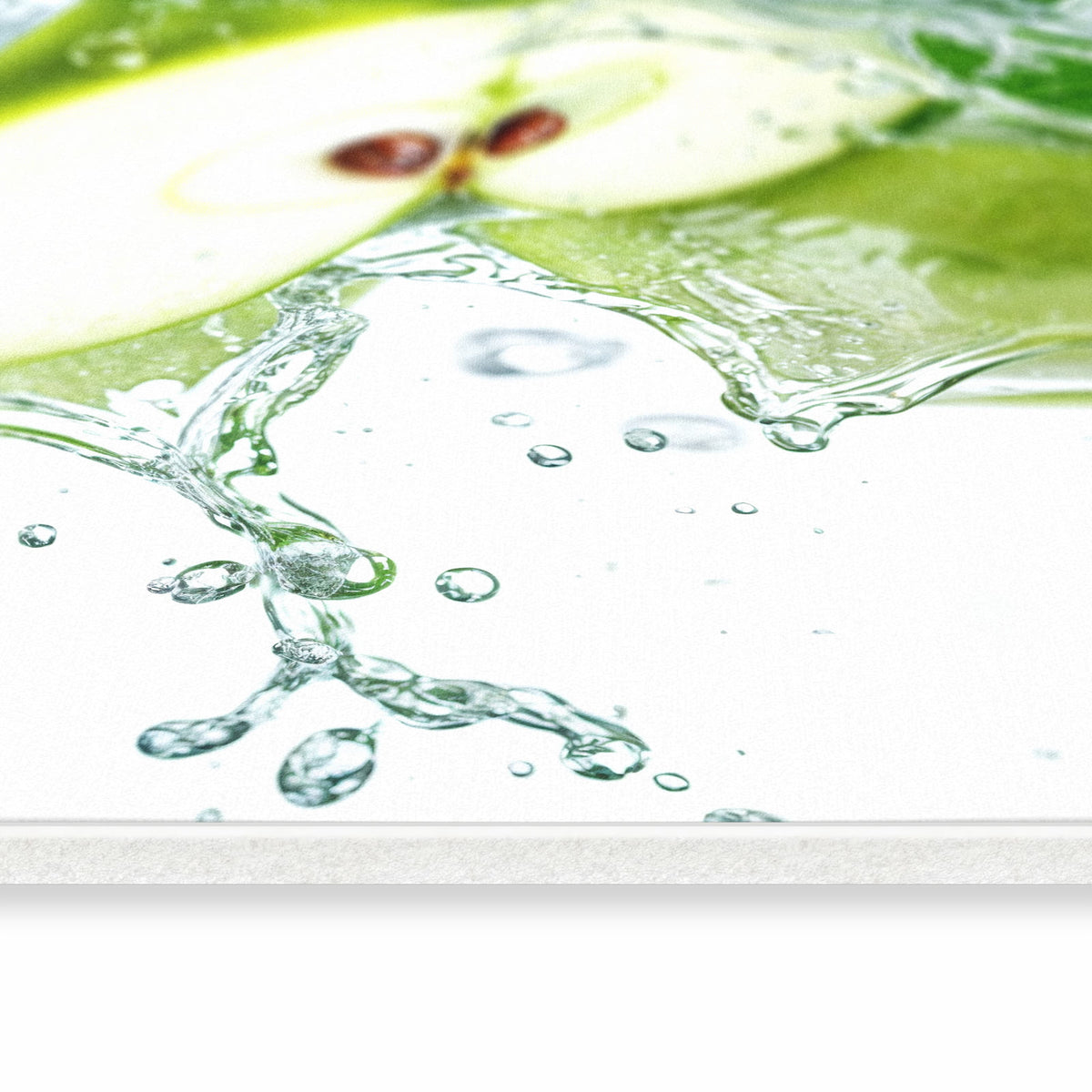 Farbbeständiger Teppichläufer für die Küche mit Motiv Frische Äpfel Splash in seitlicher Ansicht
