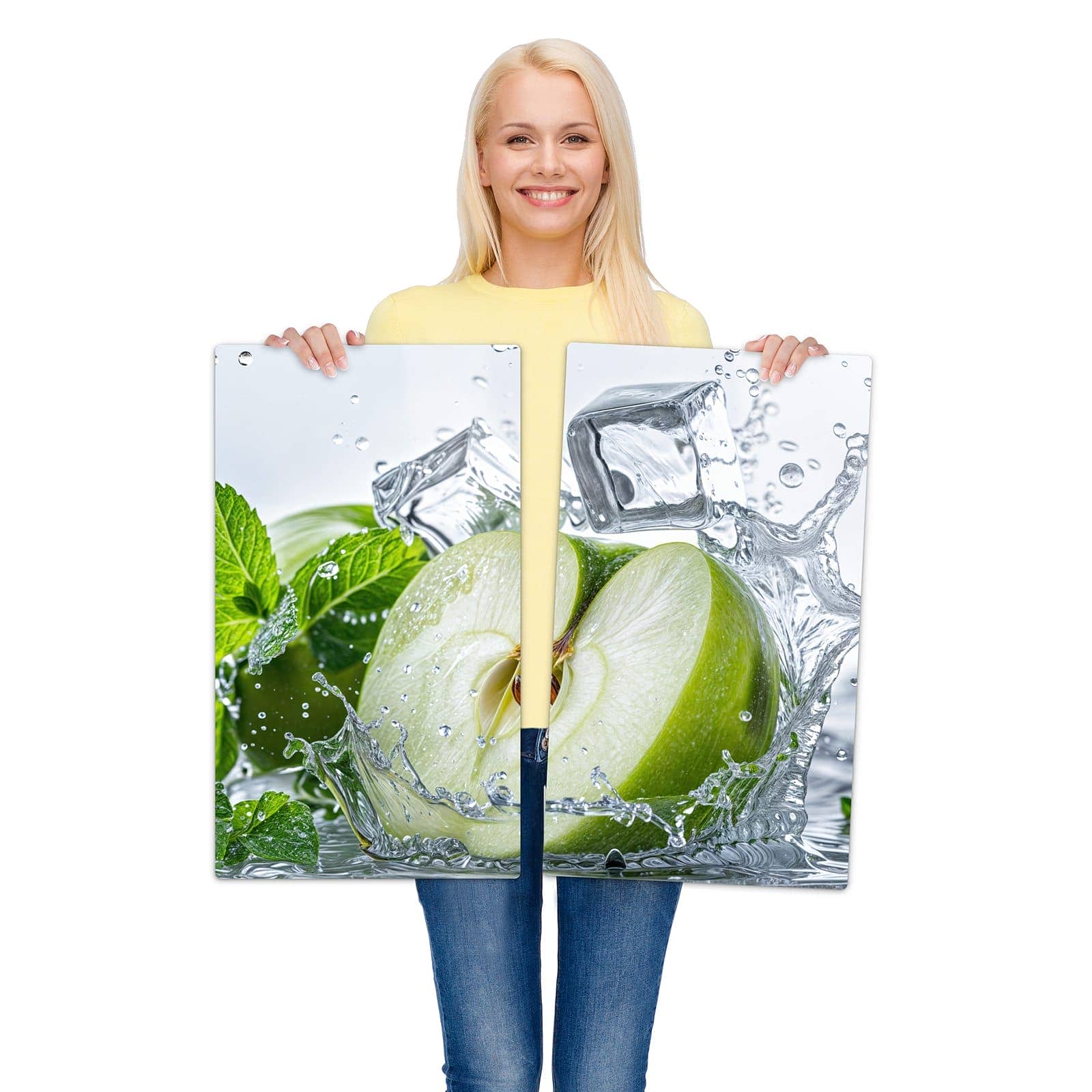 2-teilige Herdabdeckplatte aus Glas mit Spritzender Apfel Mint-Motiv wird zur Größendarstellung gehalten