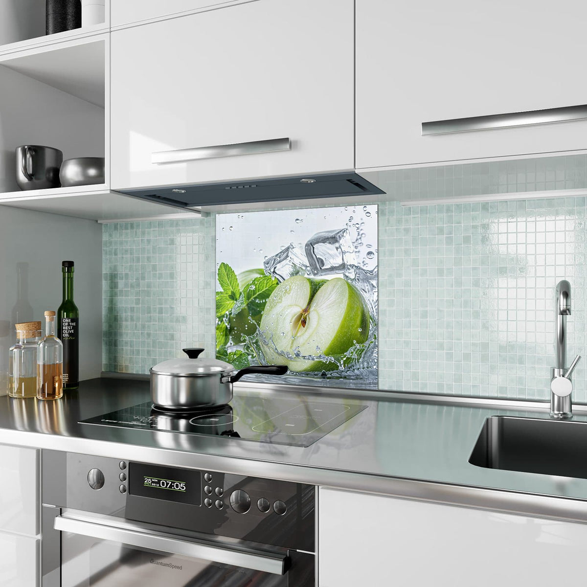 Küchenrückwand aus Glas Grüner Apfel mit Minze im quadratischen Format als Spritzschutz hinter dem Kochfeld, über dem Fliesenspiegel montiert