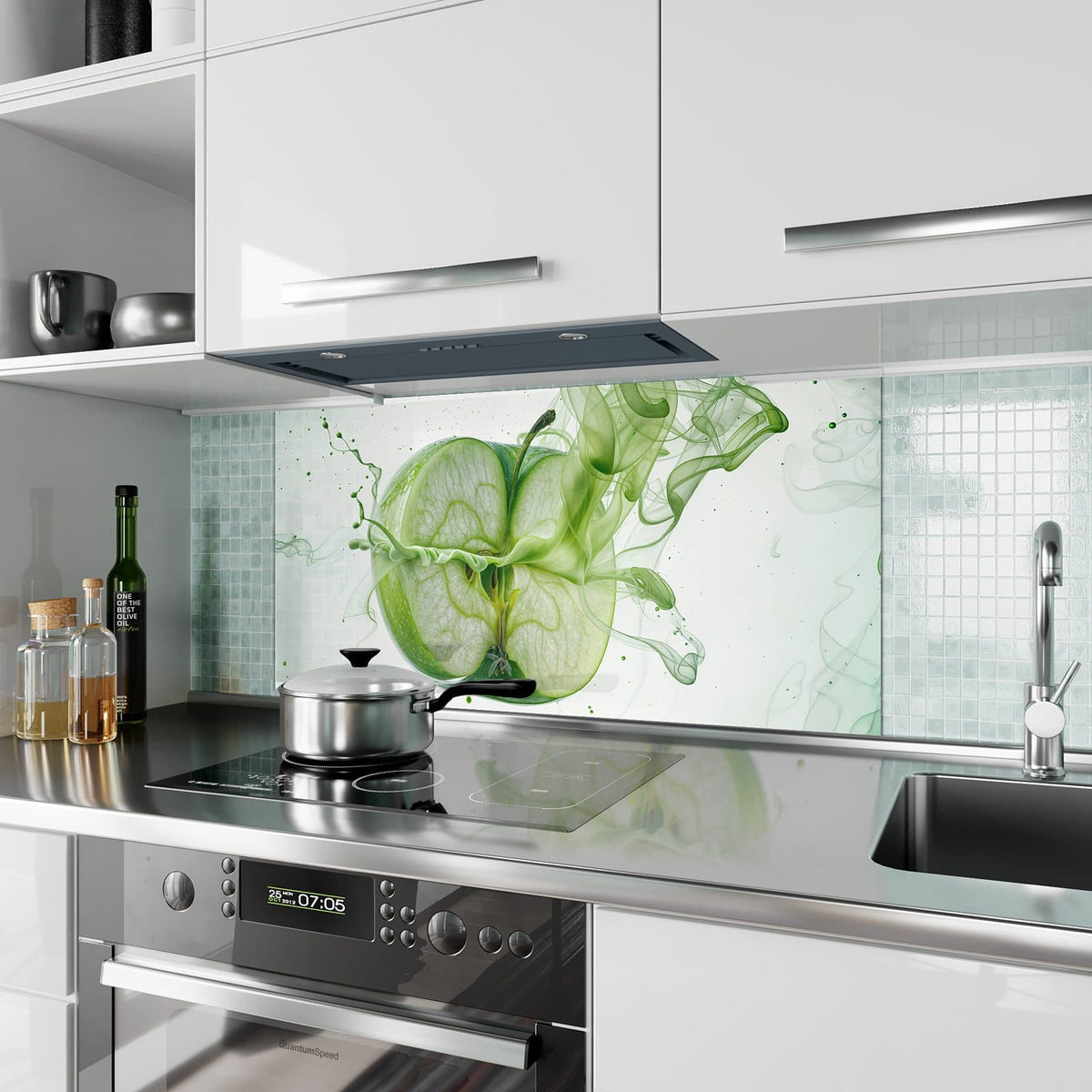 Küchenrückwand aus Glas Apfel in grünem Rauch im Hochformat als Spritzschutz hinter dem Kochfeld, über dem Fliesenspiegel montiert