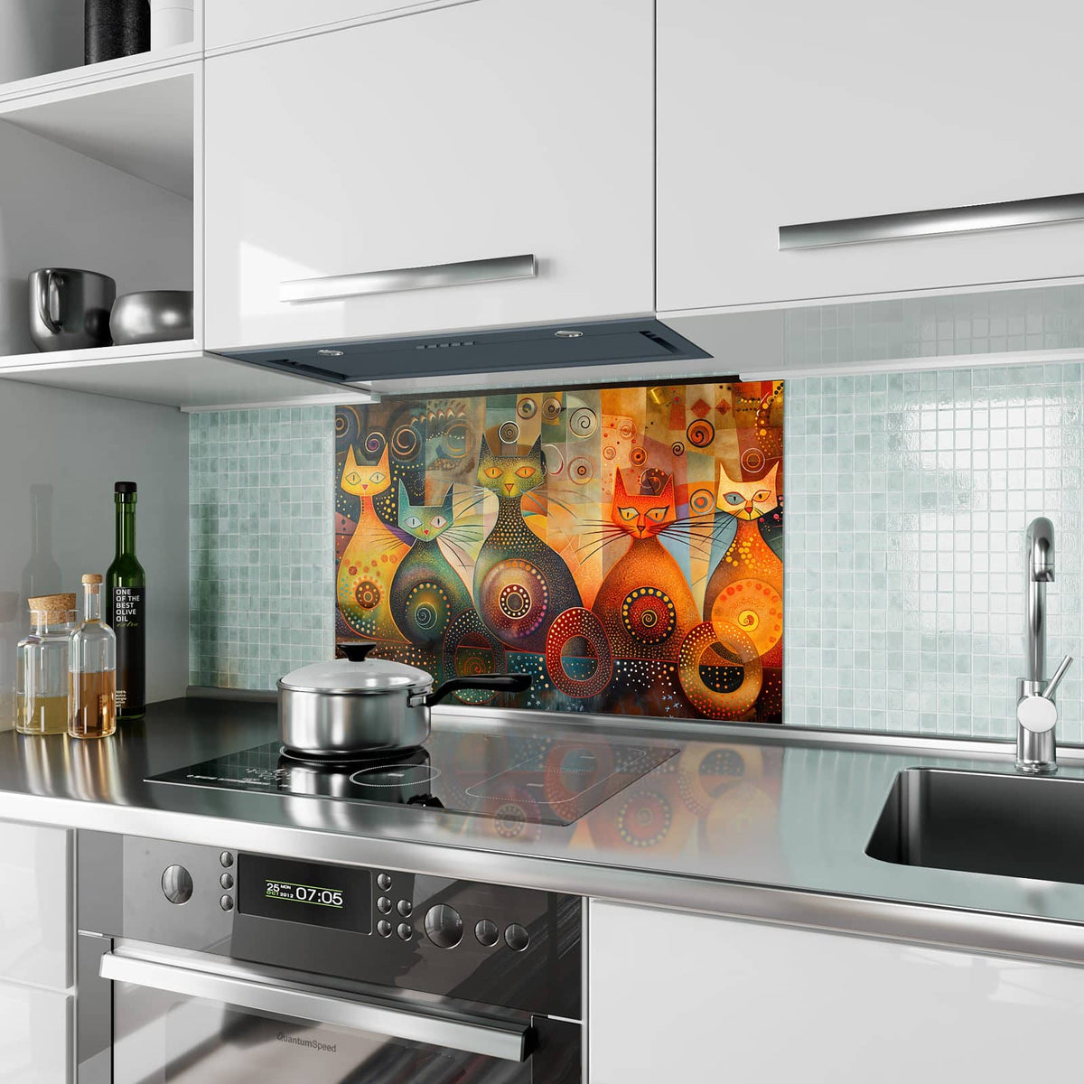 Küchenrückwand aus Glas Drei Katzen in Orange im Hochformat als Spritzschutz hinter dem Kochfeld, über dem Fliesenspiegel montiert
