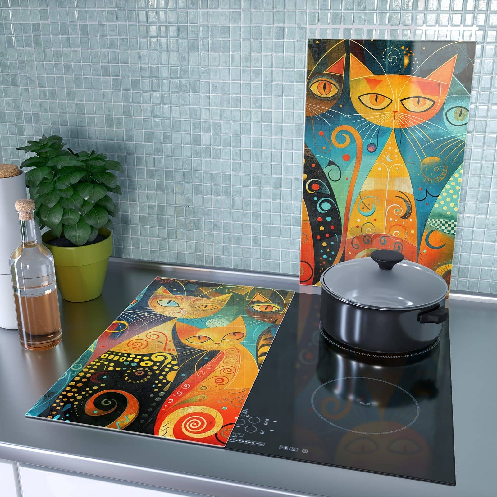 2-teilige Herdabdeckung mit Verspielte Katzenkunst-Motiv als Spritzschutz hinter dem Kochfeld