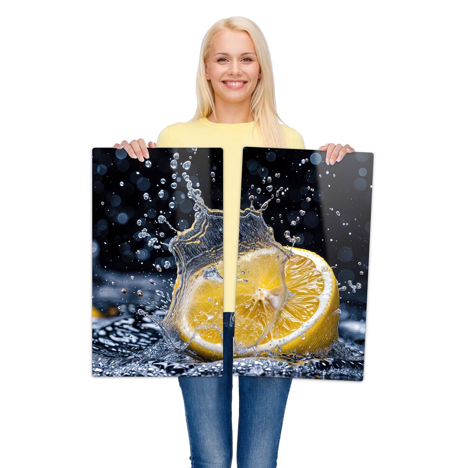 2-teilige Herdabdeckplatten aus Glas mit Zitronenspritzer-Motiv wird zur Größendarstellung gehalten