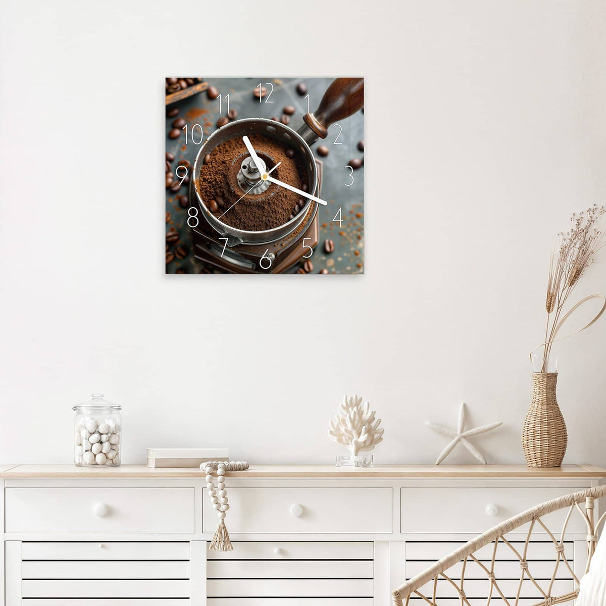 Wanduhr Kaffeemühle aus Glas – Quadratisch 30 × 30 cm – Alte Kaffeemühle mit Bohnen