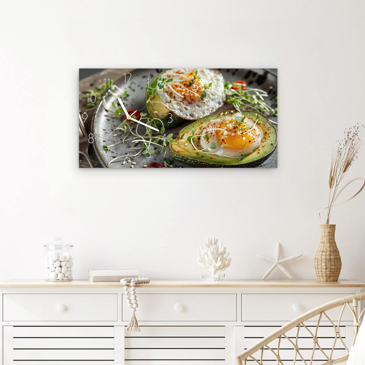 Wanduhr Avocado Frühstück aus Glas – Querformat 60 × 30 cm – Spiegelei in Avocadohälften