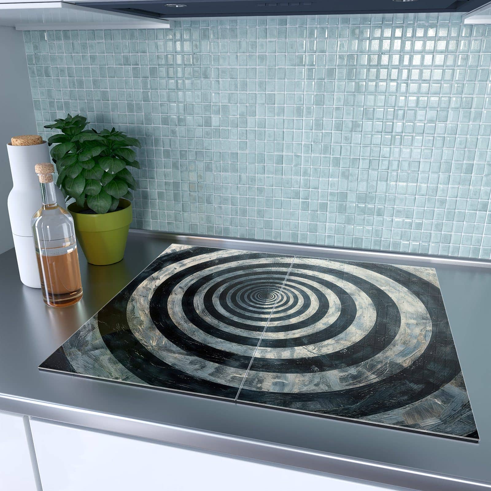 2-teilige Herdschutzplatte mit Hypnotische Spirale-Motiv auf dem Ceranfeld