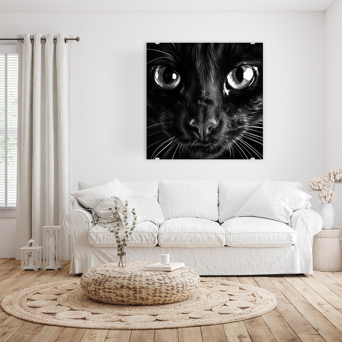 Glasbild Katzengesicht an der Wand – Schwarz-weiße Nahaufnahme eines schwarzen Katzengesichts mit großen hellen Augen