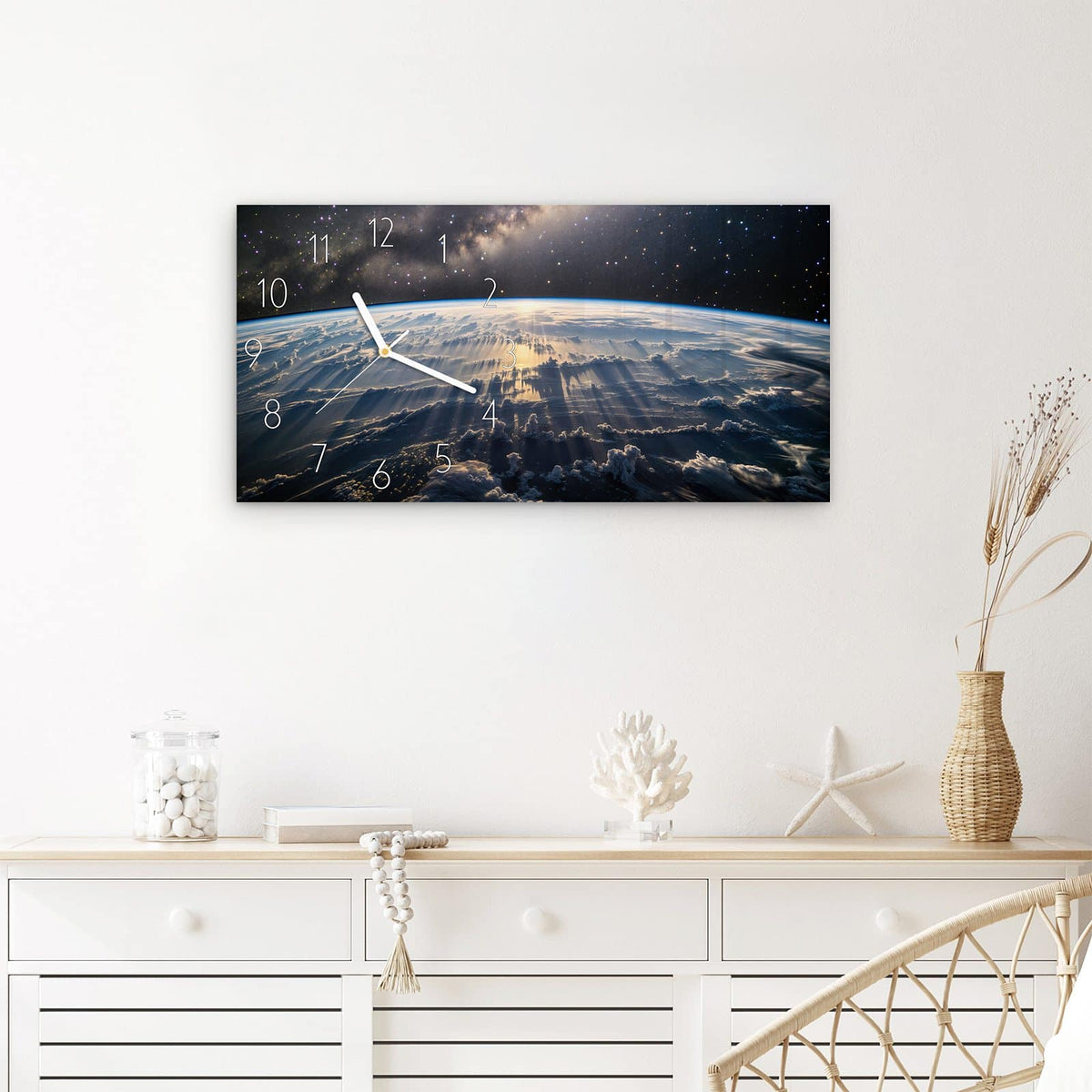 Wanduhr Weltall Sonnenaufgang aus Glas – Querformat 60 × 30 cm – Erde unter der Milchstraße