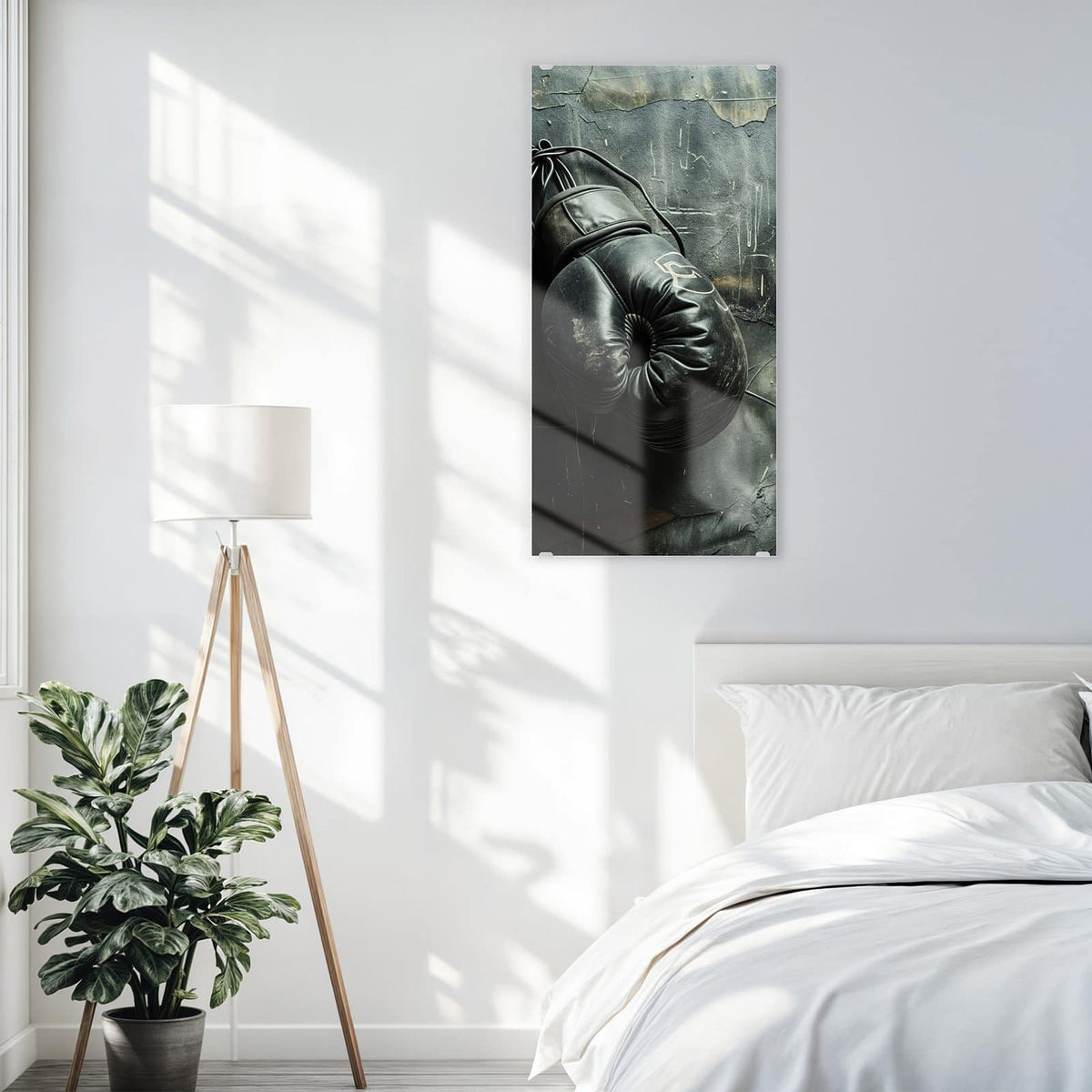 Glasbild Boxhandschuhe an Wand an der Wand – zwei schwarze, abgewetzte Boxhandschuhe hängen vor dunkler, rissiger Wand